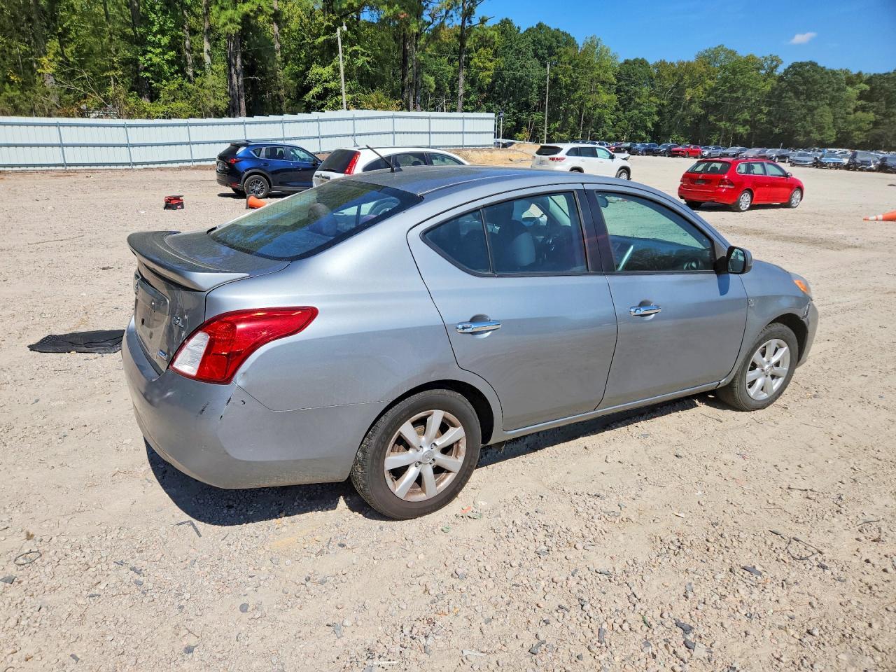 2013 Nissan Versa 1.6 S - Image 3