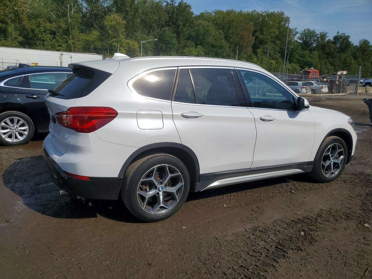 2018 BMW X1 xDrive28I - Фото 3