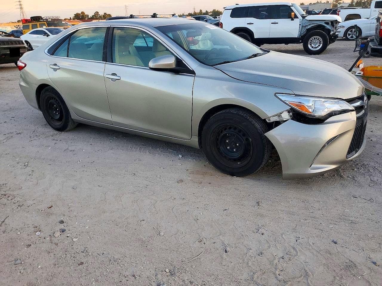 2016 Toyota Camry Le - Image 4