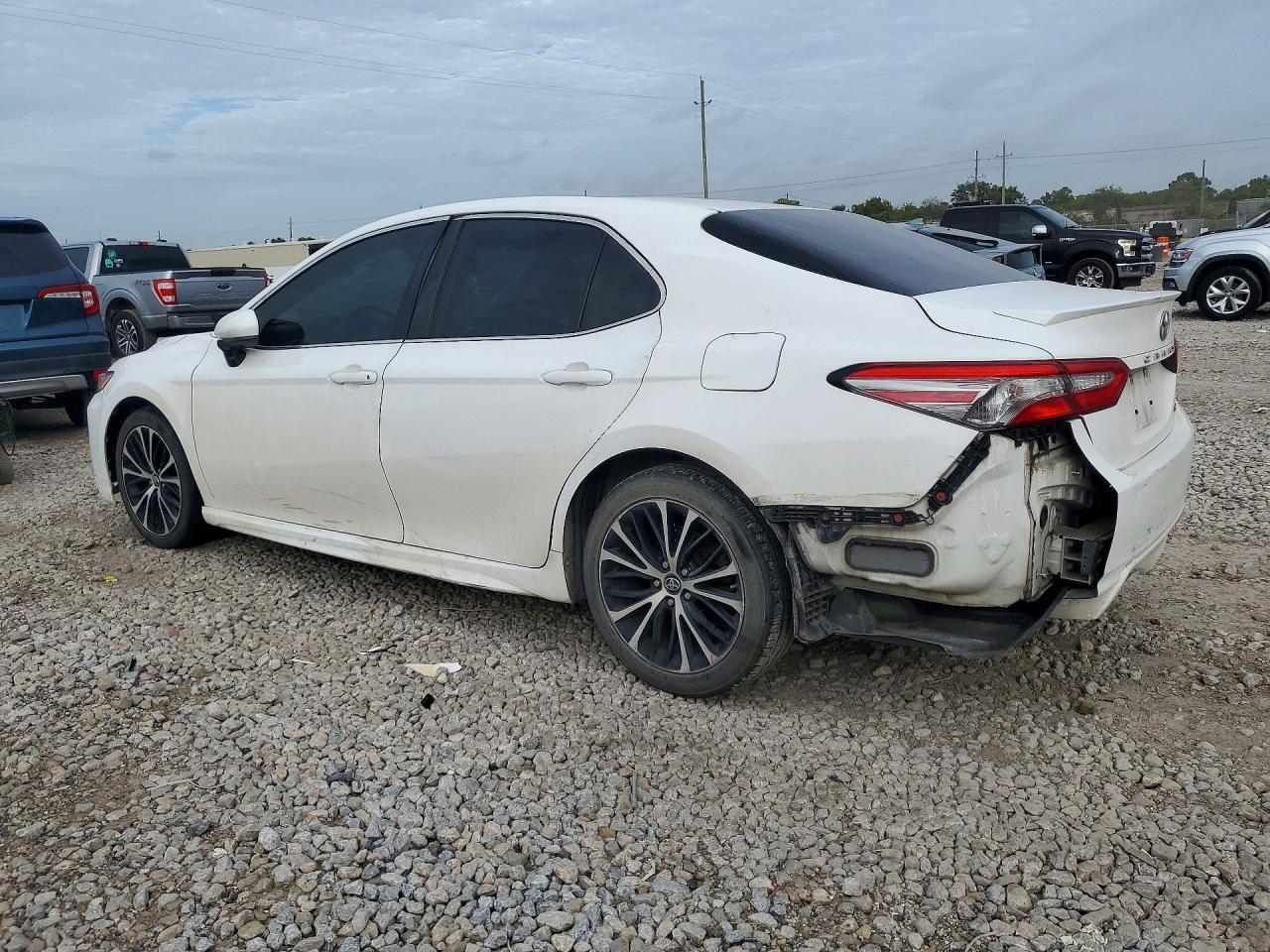 2018 Toyota Camry Se - Фото 2