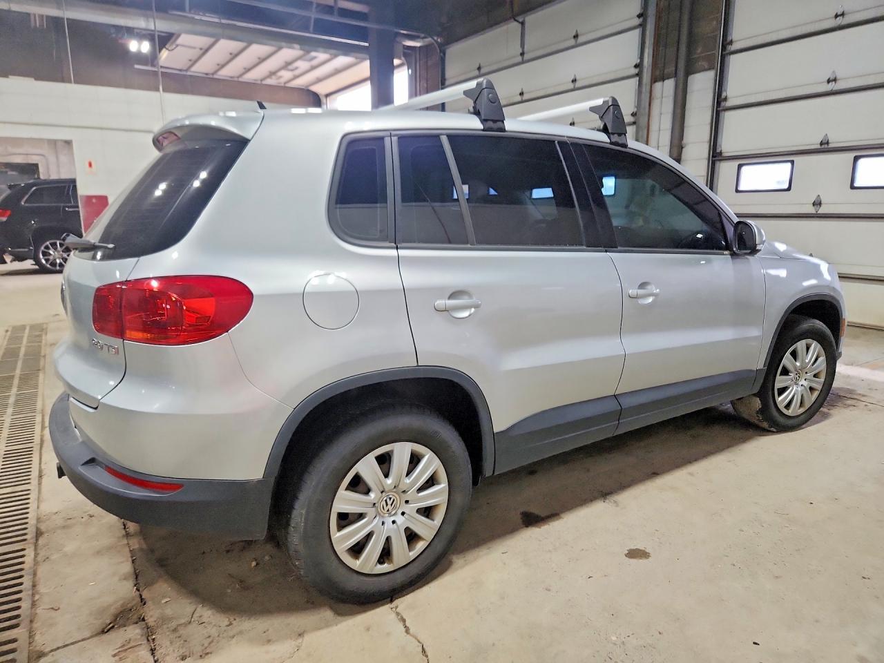 2014 Volkswagen Tiguan S - Фото 3