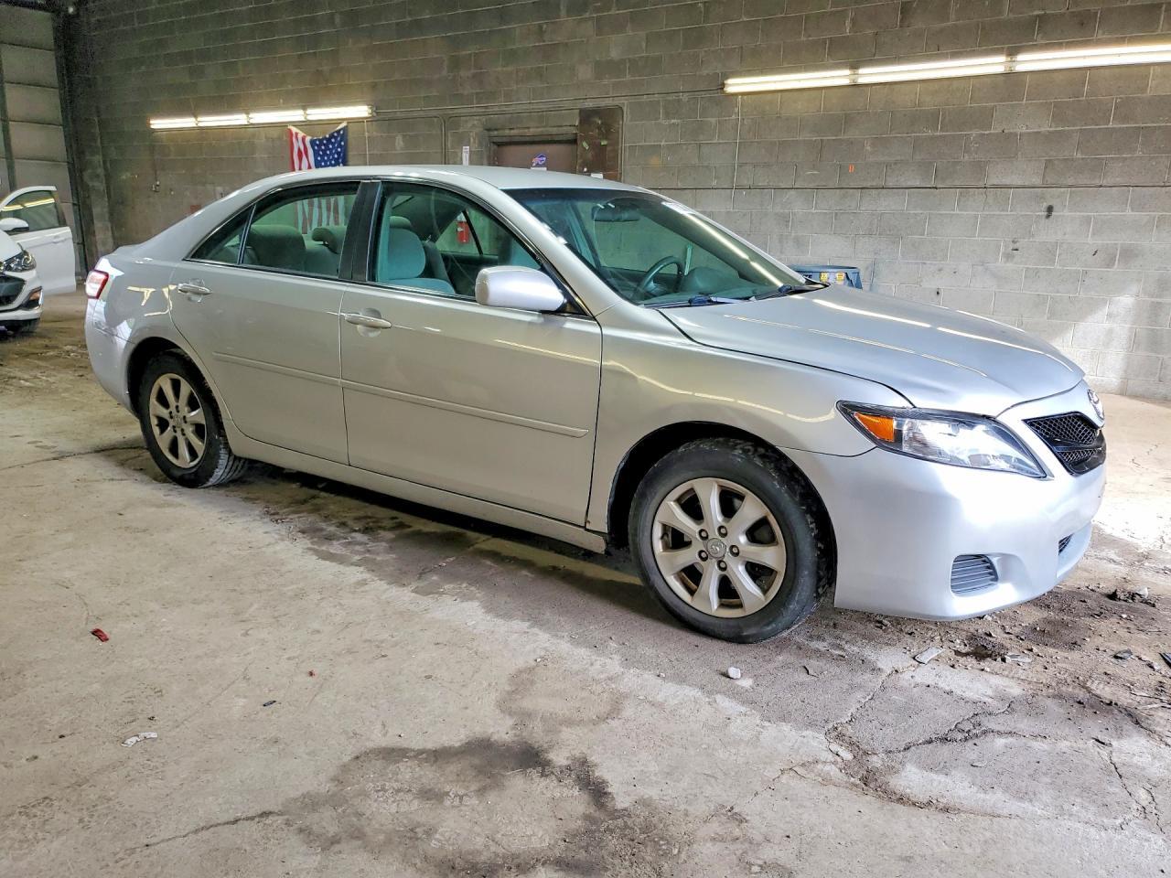 2011 Toyota Camry Le - Фото 4