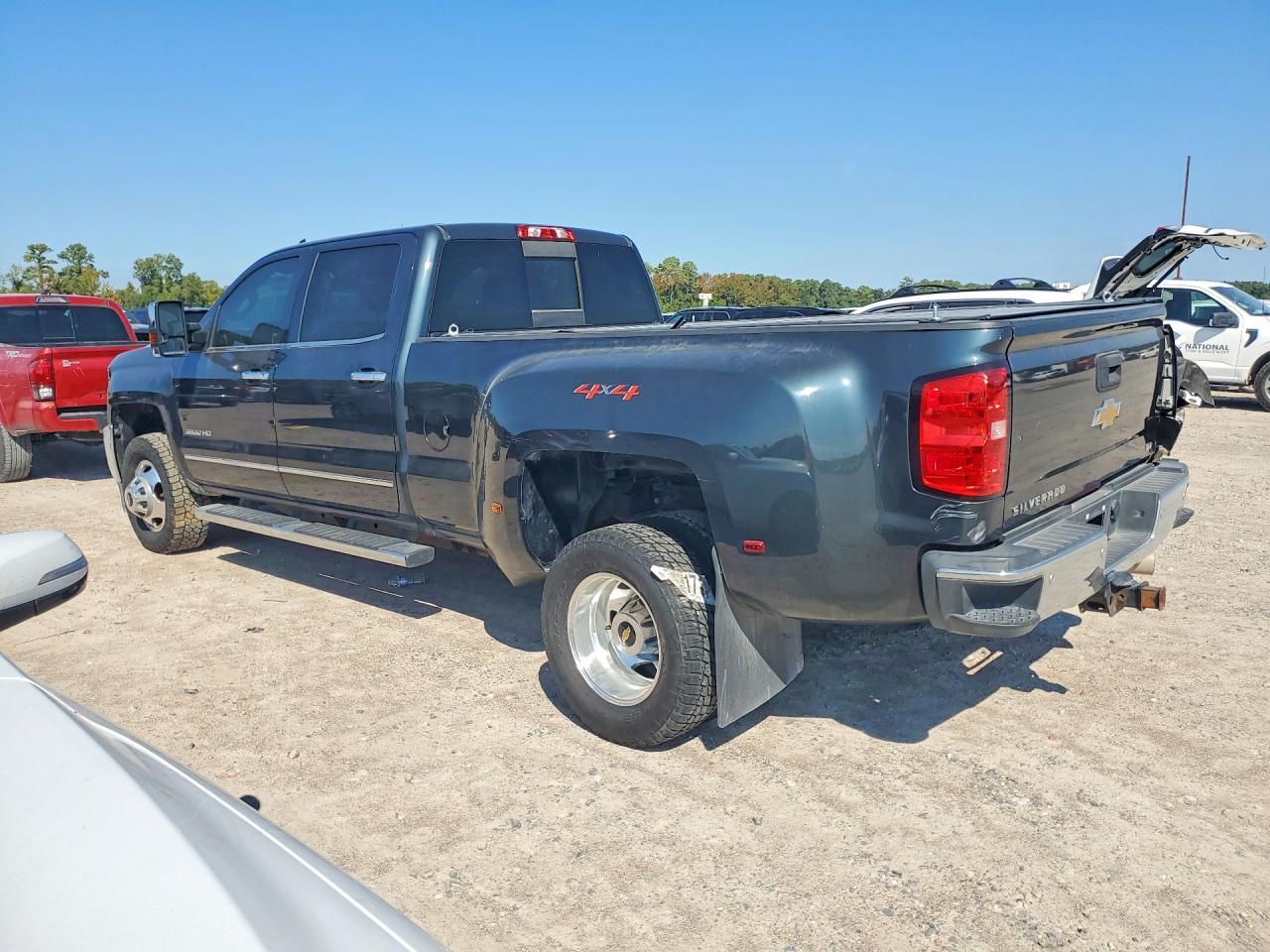 2019 Chevrolet Silverado 3500 Hd - Image 2