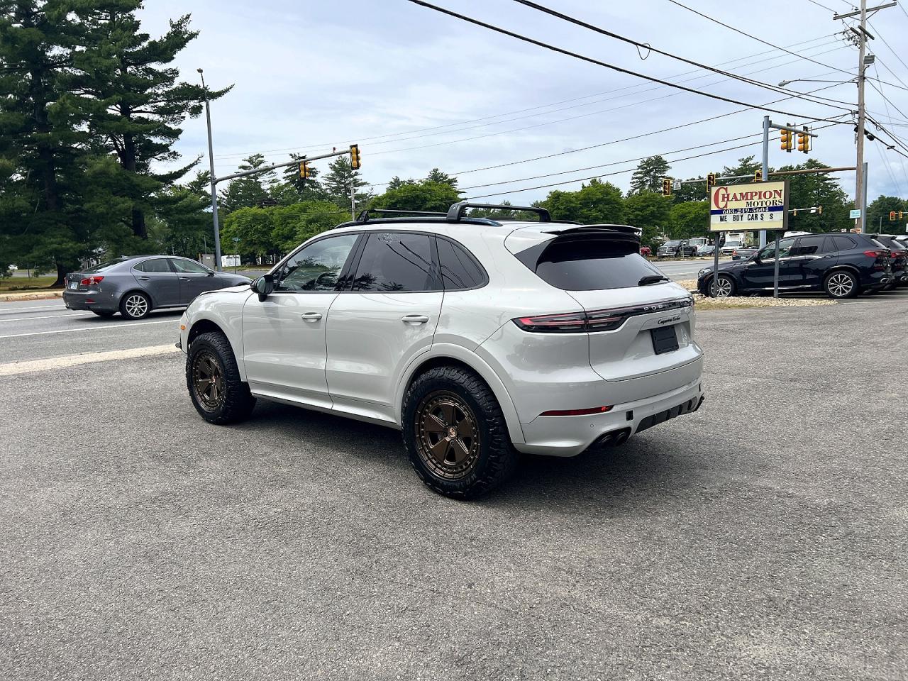 2021 Porsche Cayenne Turbo - Image 3