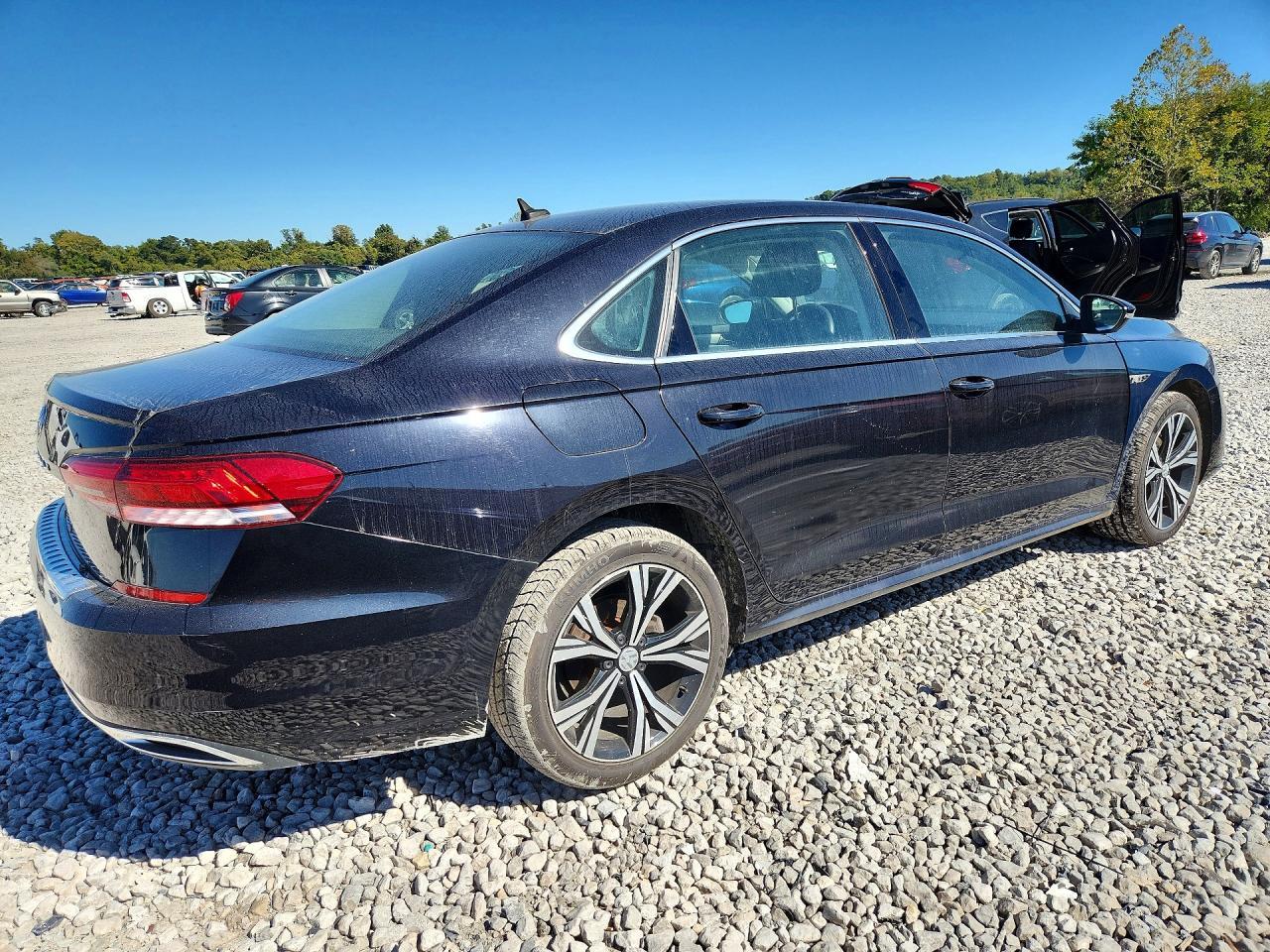 2022 Volkswagen Passat Se - Image 3