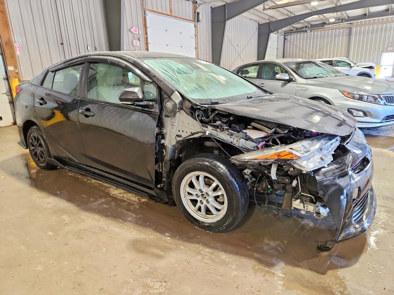 2020 Toyota Prius Le - Image 4