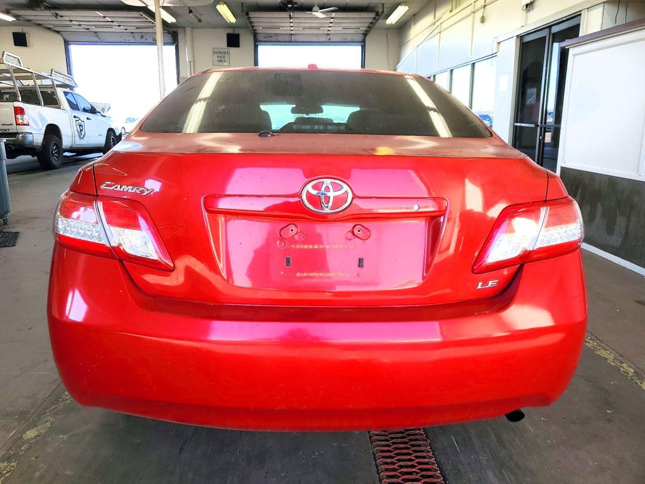 2010 Toyota Camry Le - Фото 6