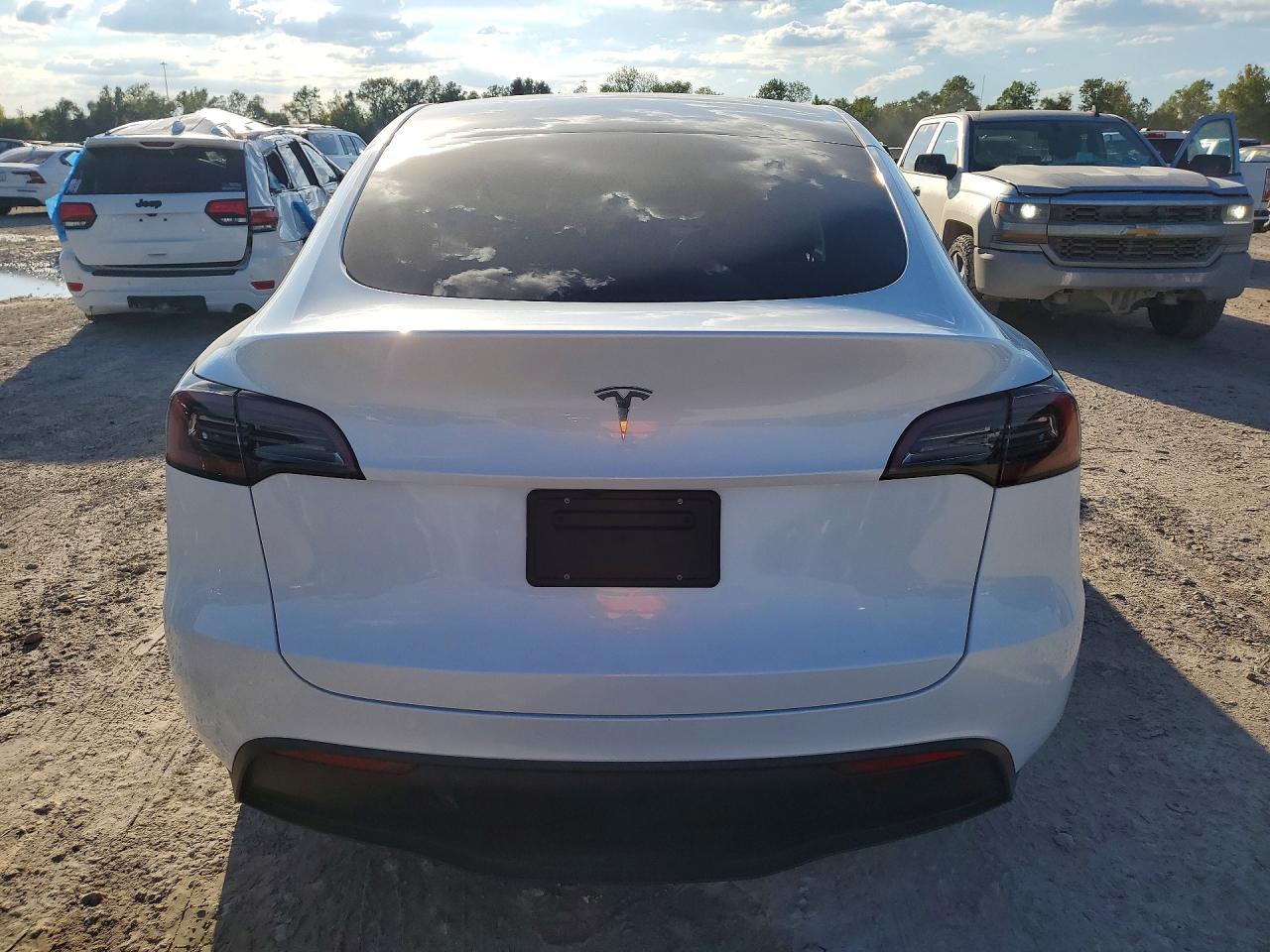 2025 Tesla Model Y - Фото 6