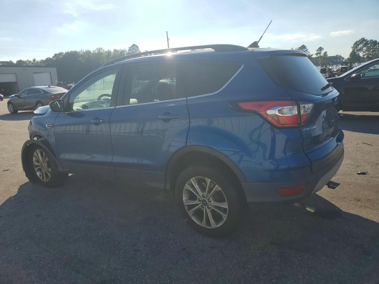 2018 Ford Escape Se - Фото 2