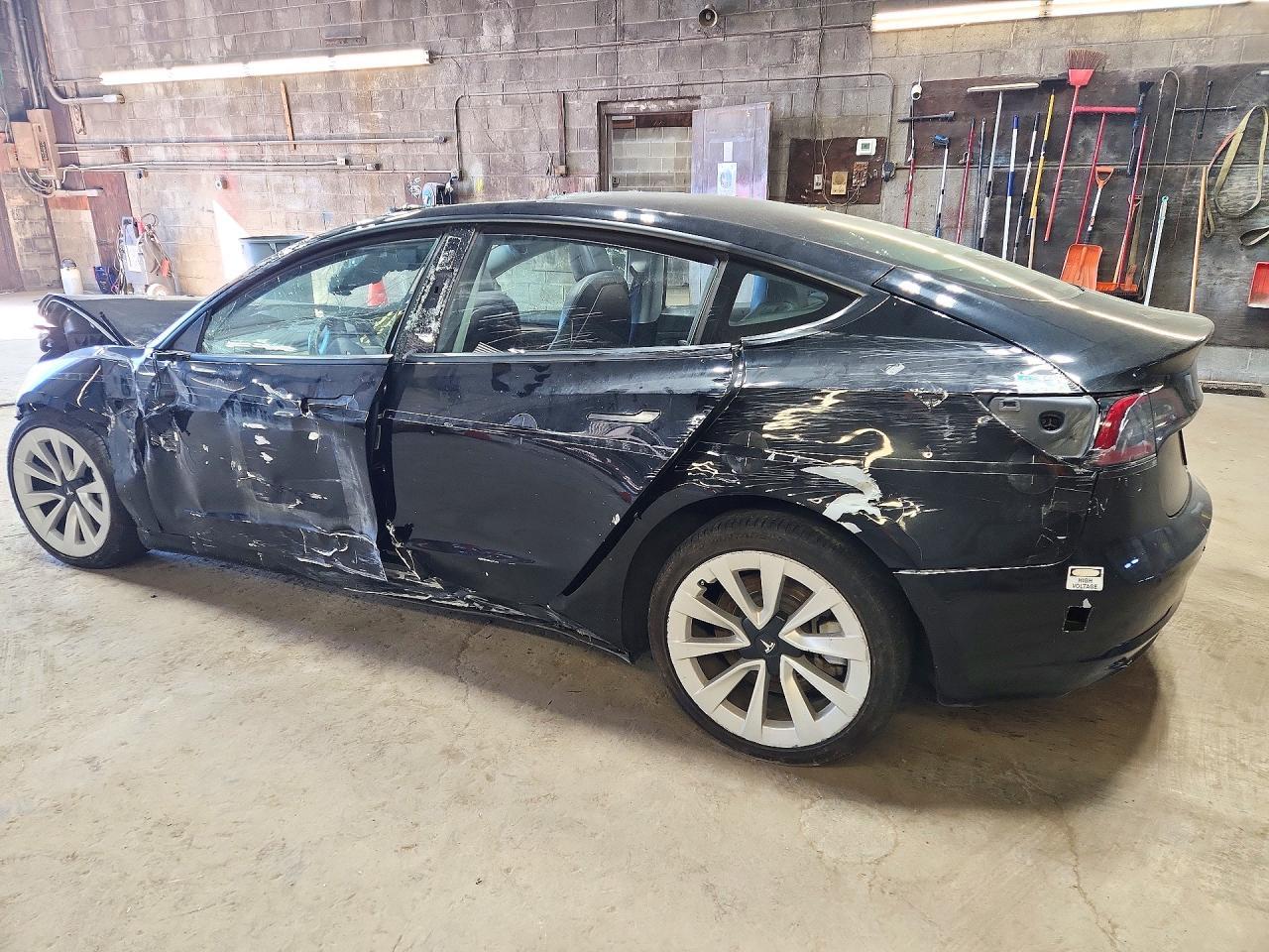 2022 Tesla Model 3 - Фото 2