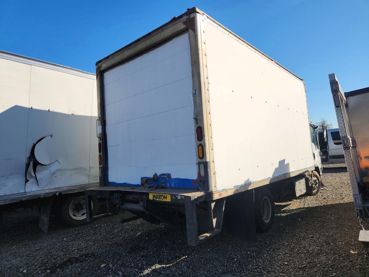 2016 Isuzu Npr Hd Box Truck - Фото 3