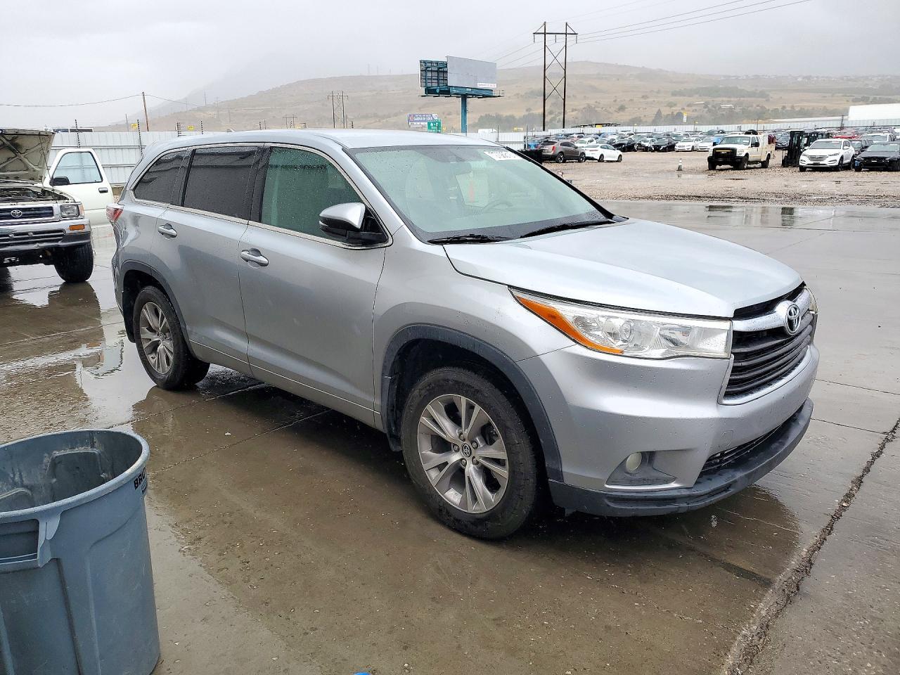 2016 Toyota Highlander Le Plus - Фото 4