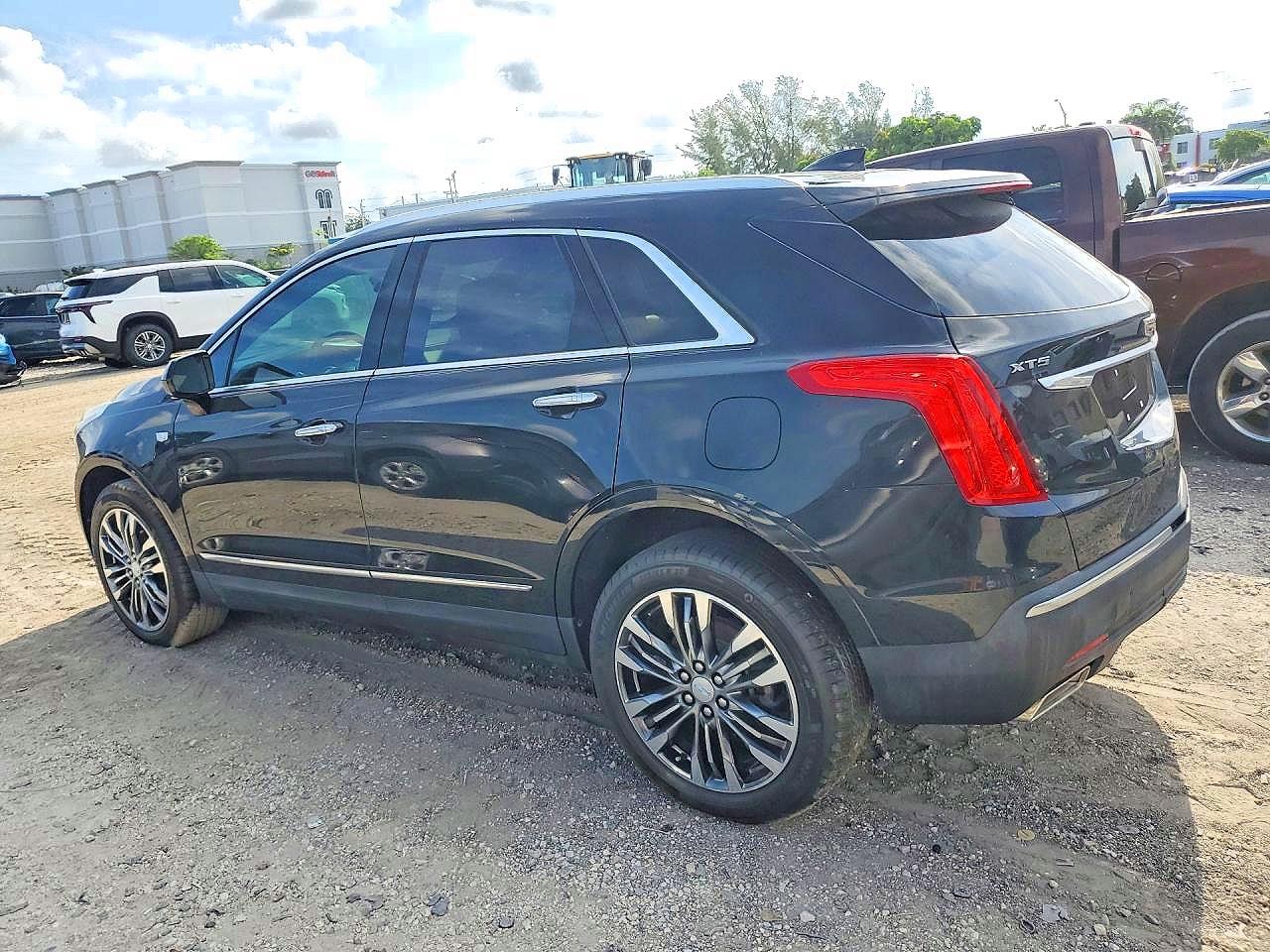2018 Cadillac Xt5 Premium Luxury - Image 2