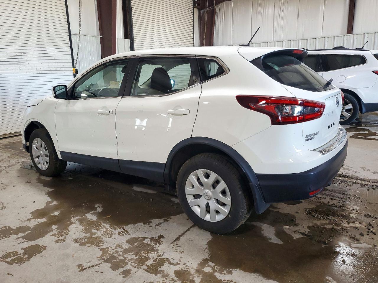 2020 Nissan Rogue Sport S - Фото 2