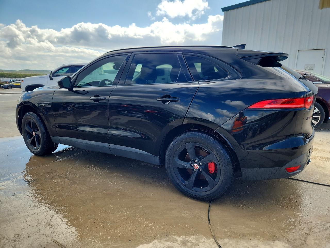 2018 Jaguar F-Pace Premium - Image 2