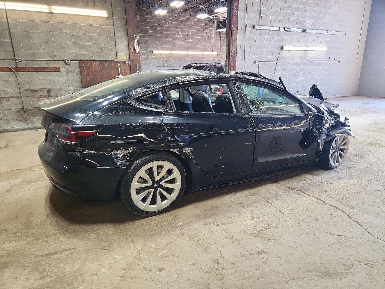 2022 Tesla Model 3 - Фото 3