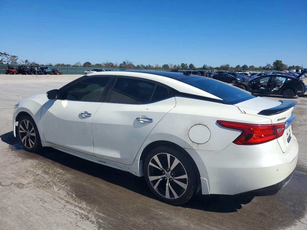 2017 Nissan Maxima Platinum - Image 2