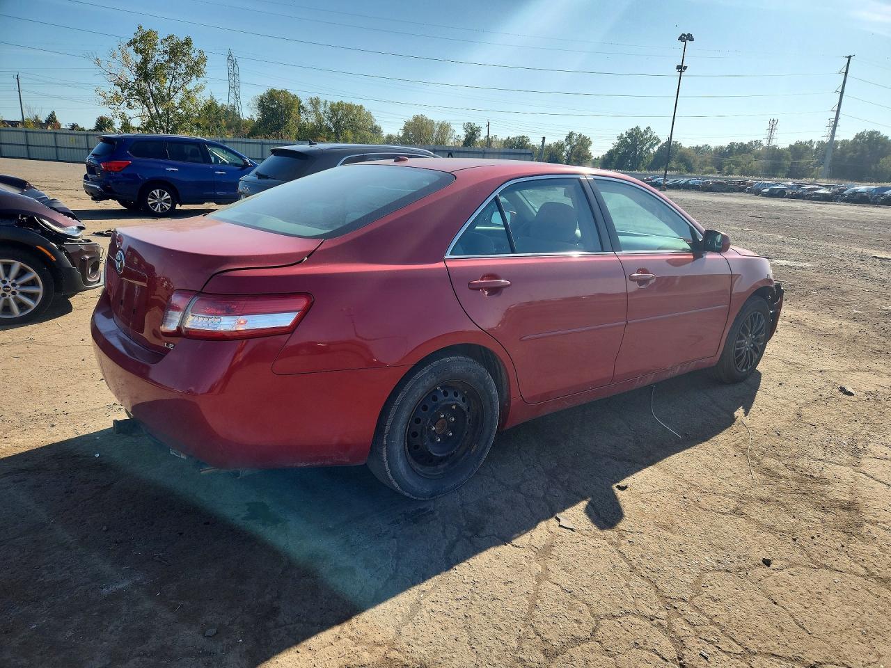2011 Toyota Camry Le - Фото 3