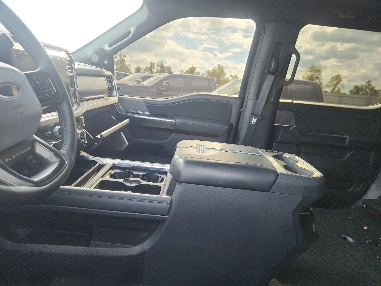 2025 Ford F250 Super Duty - Image 7