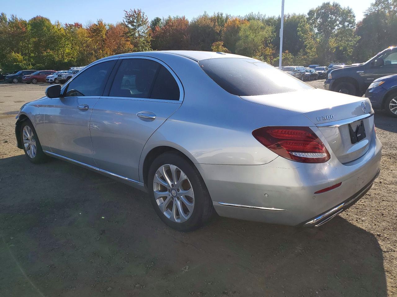 2017 Mercedes-Benz E 300 4Matic - Фото 2