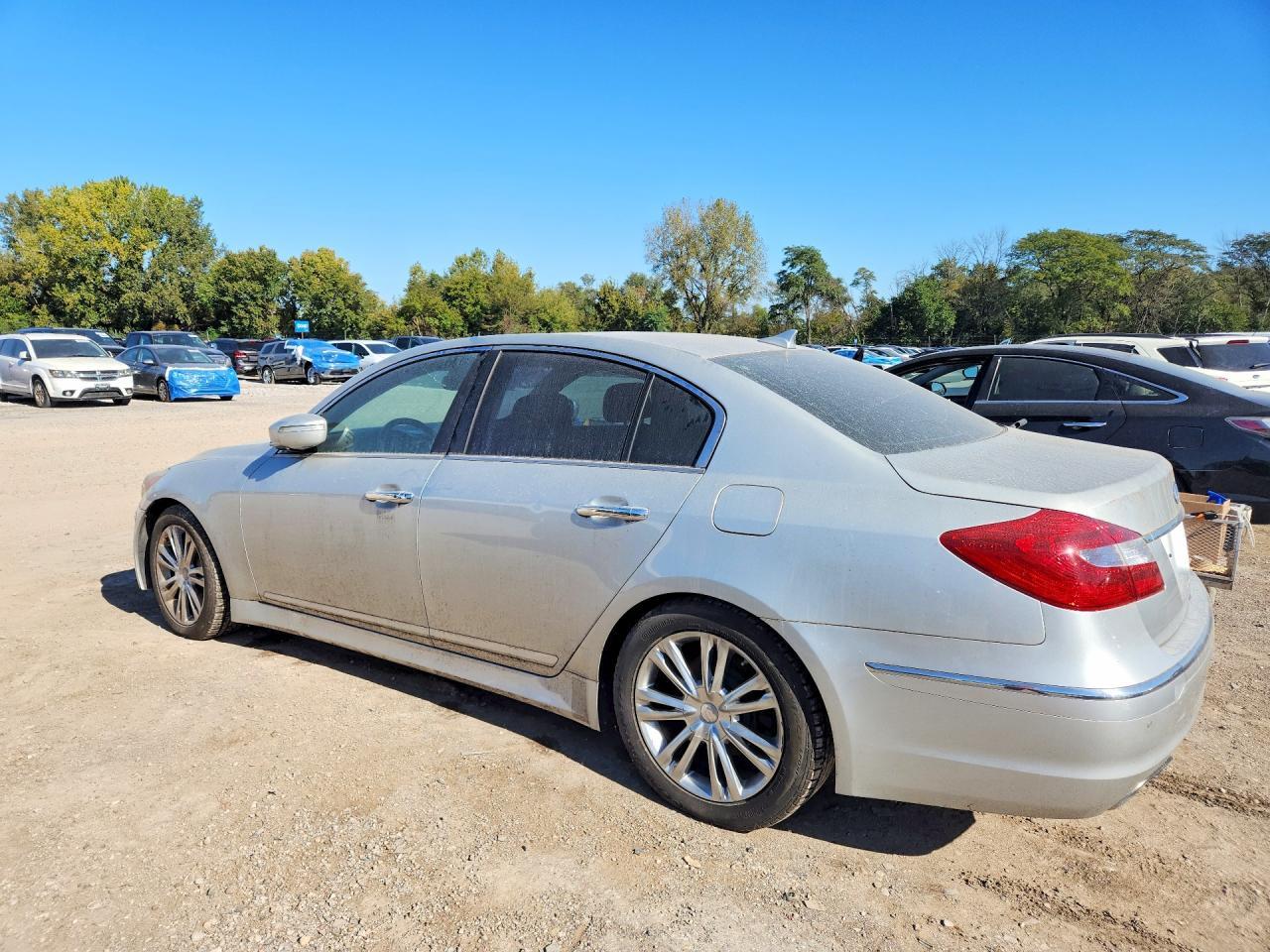 2012 Hyundai Genesis 3.8L - Фото 2