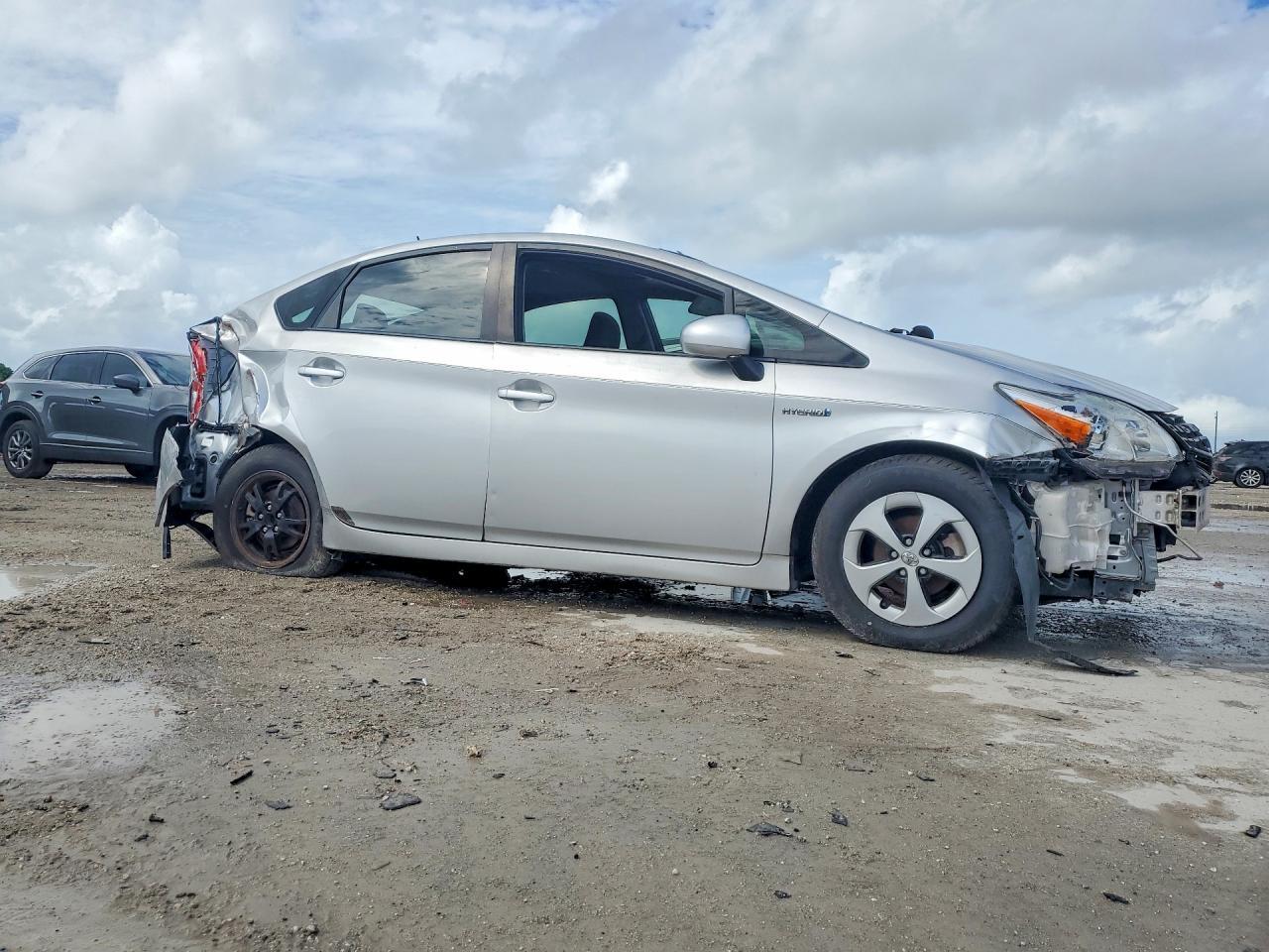2013 Toyota Prius Three - Фото 4
