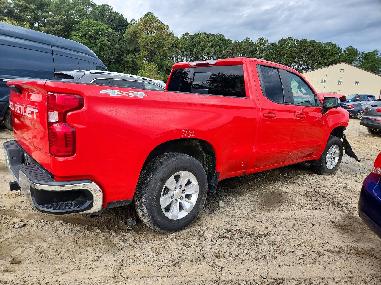 2023 Chevrolet Silverado K1500 Lt - Image 3