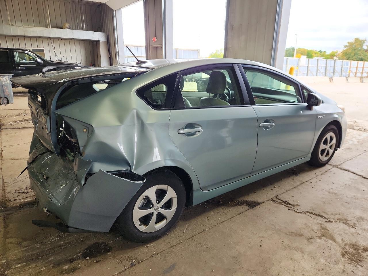 2013 Toyota Prius Three - Image 3
