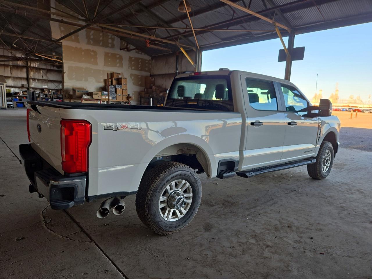 2023 Ford F250 Super Duty - Фото 3