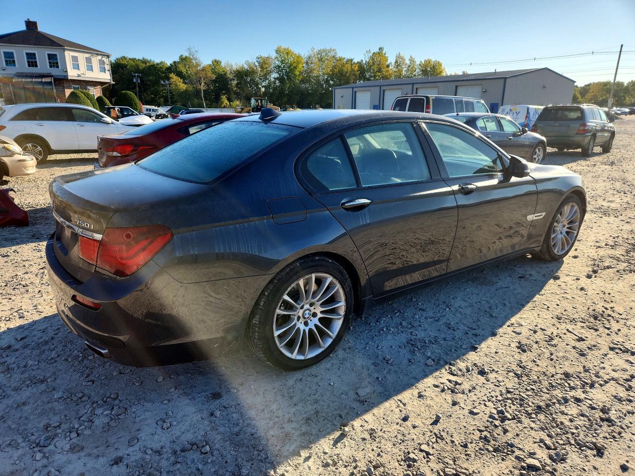 2015 BMW 750 Xi - Image 3