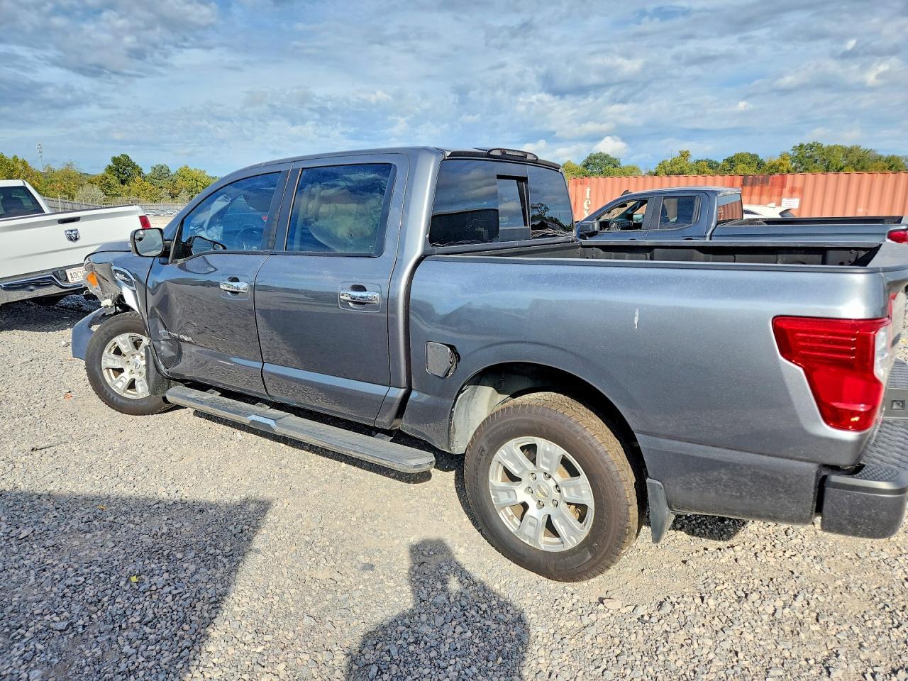 2017 Nissan Titan Sv - Фото 2