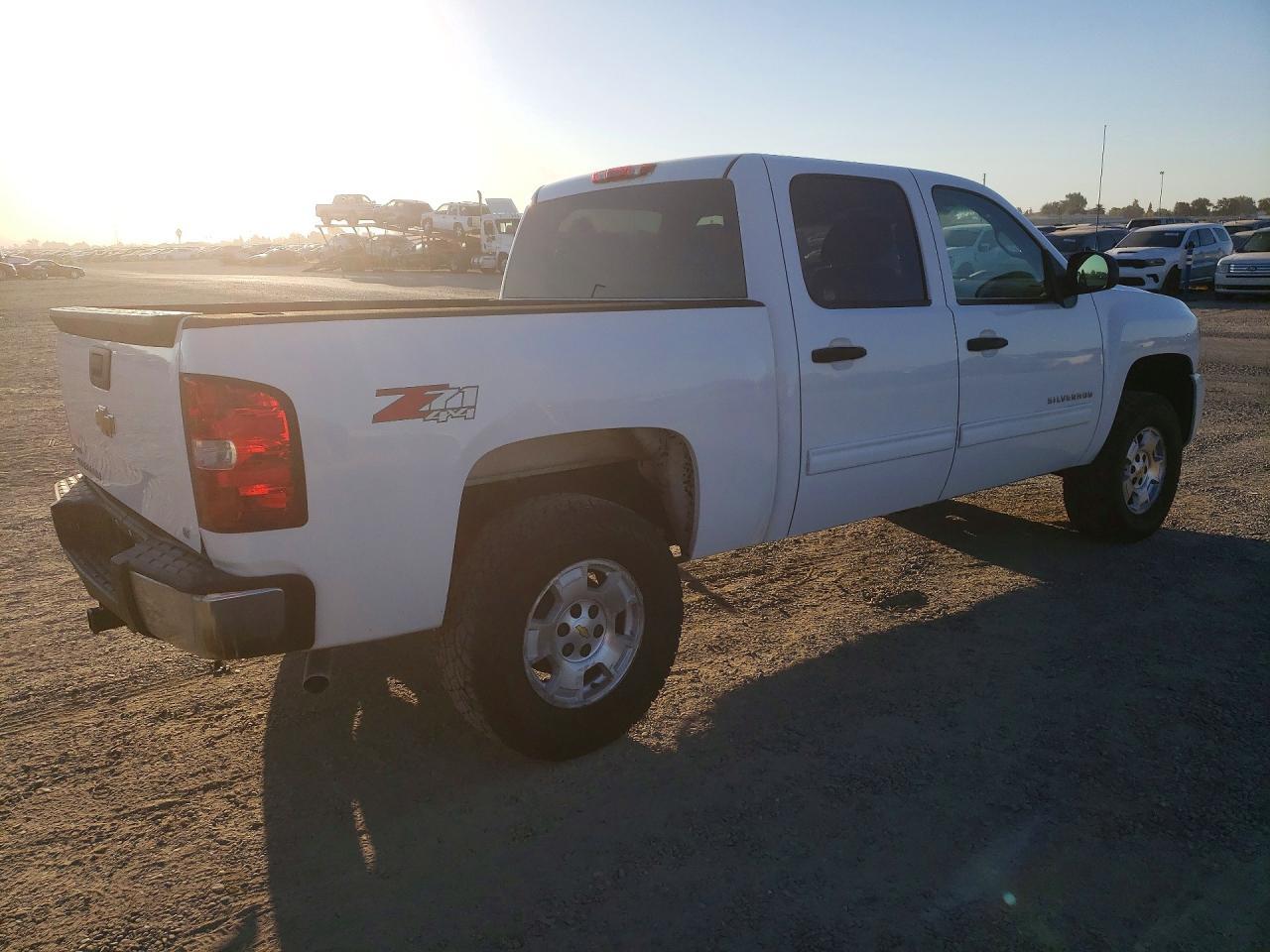 2010 Chevrolet Silverado K1500 Lt - Image 3