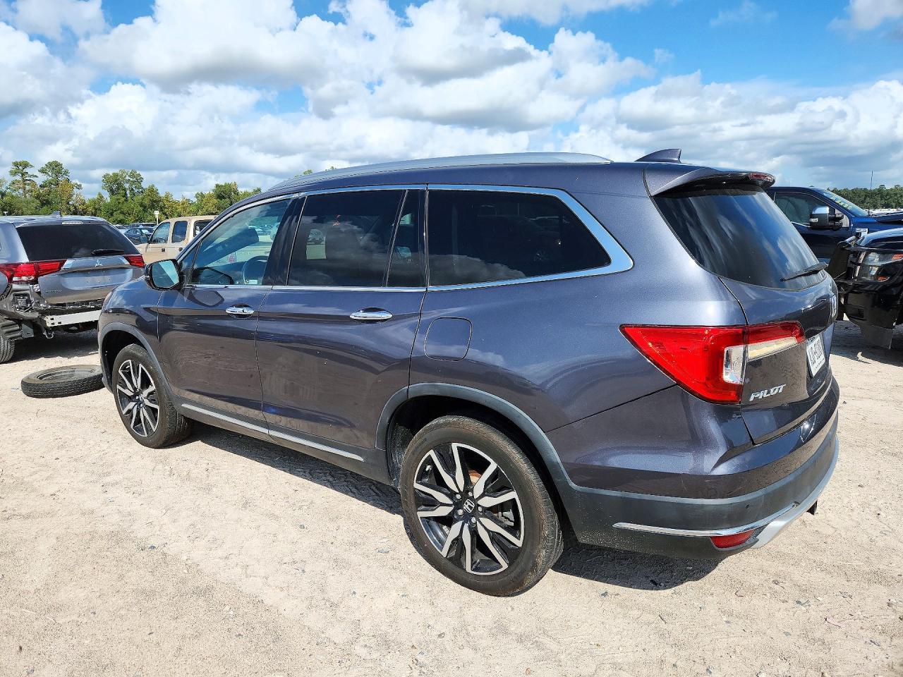 2020 Honda Pilot Touring - Image 2