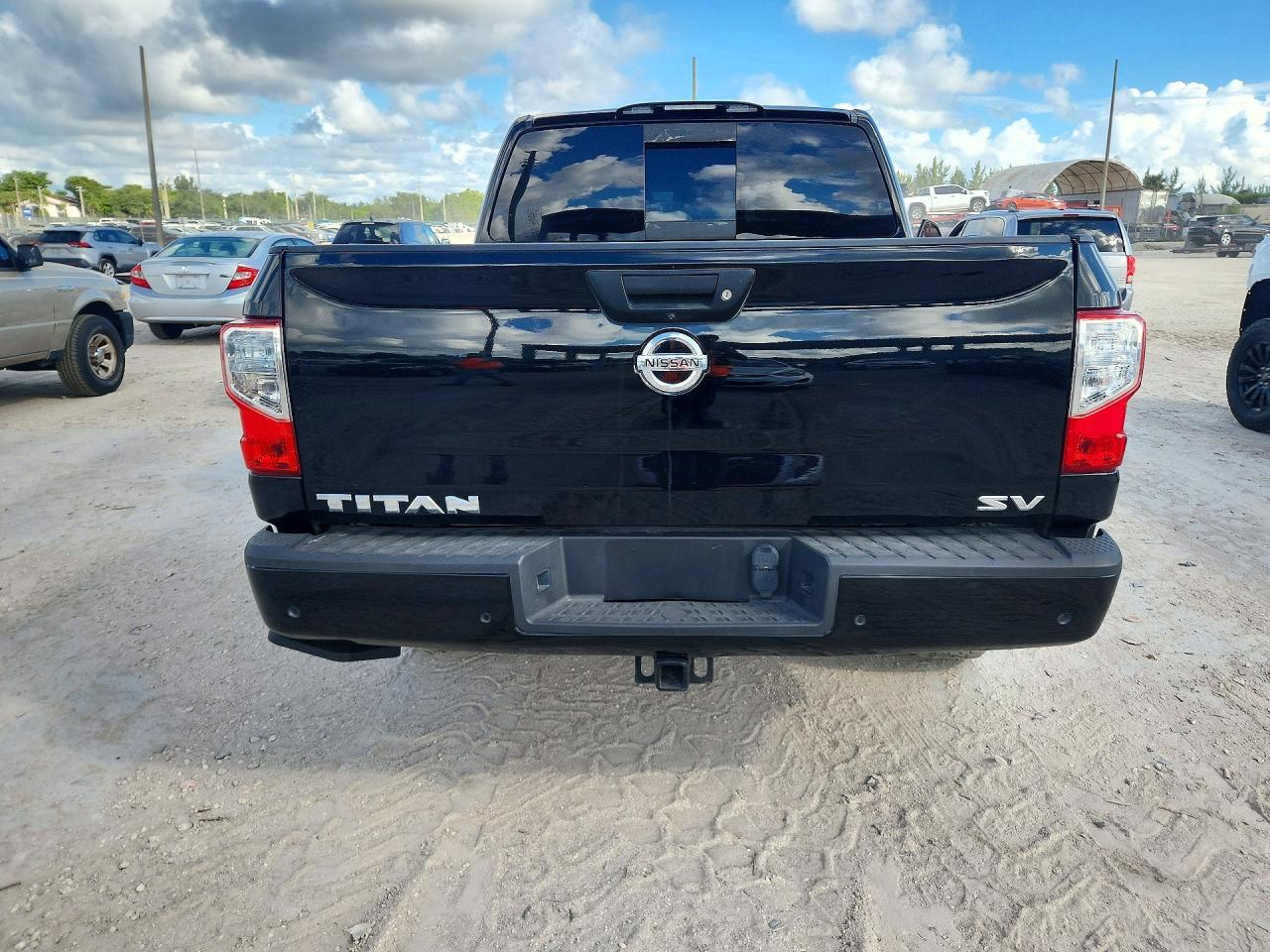 2021 Nissan Titan Sv - Image 6