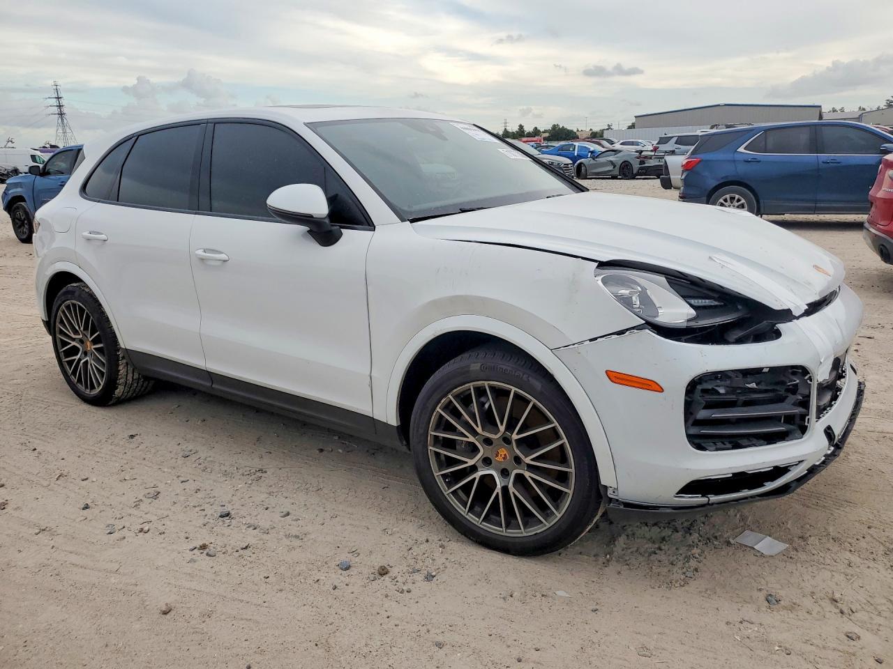 2023 Porsche Cayenne Platinum Edition - Image 4