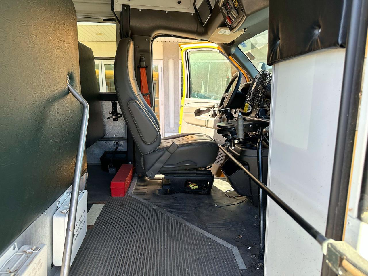 2015 GMC Savana Cutaway G3500 - Фото 5