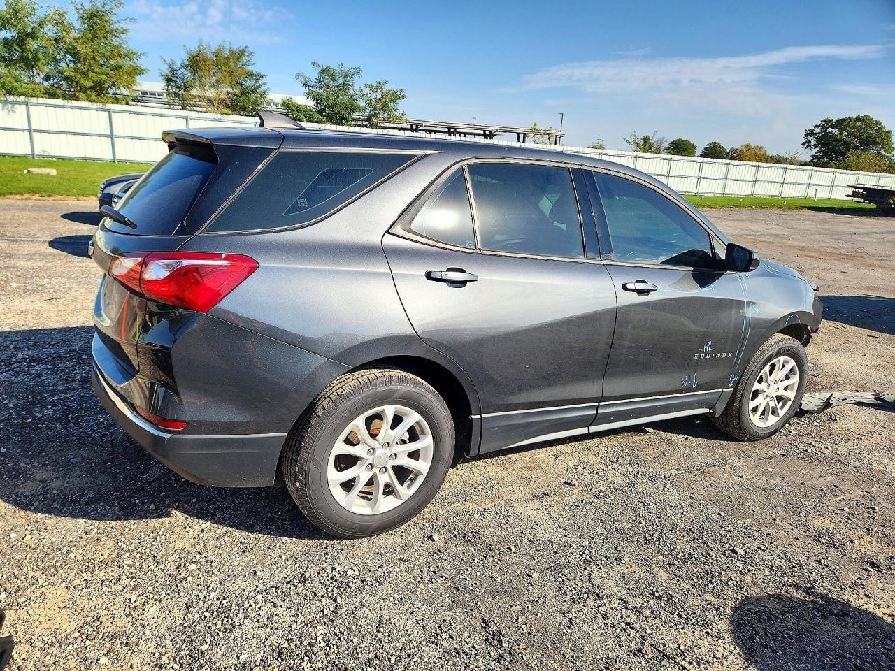 2018 Chevrolet Equinox Ls - Фото 3