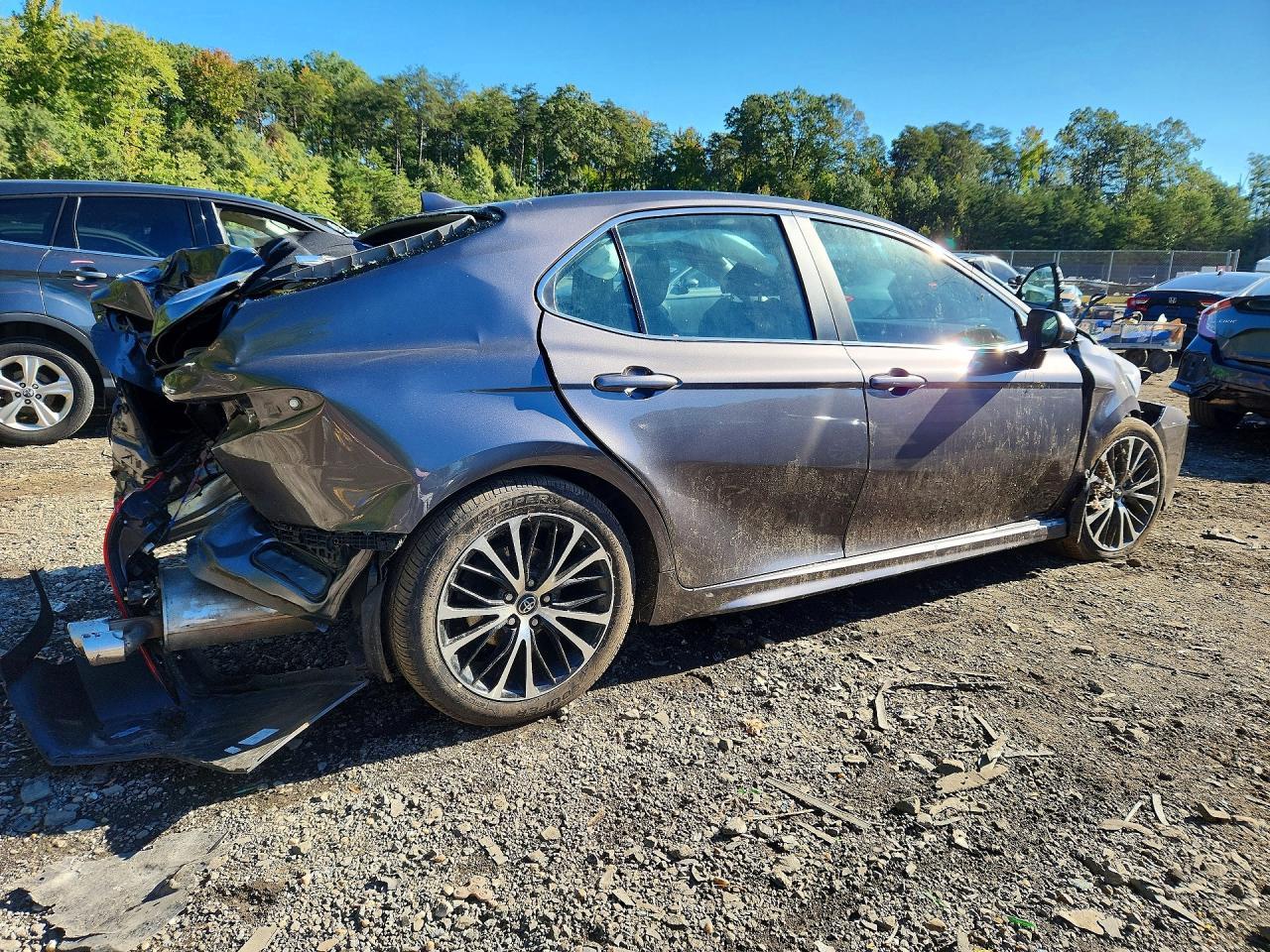 2019 Toyota Camry Se - Фото 3