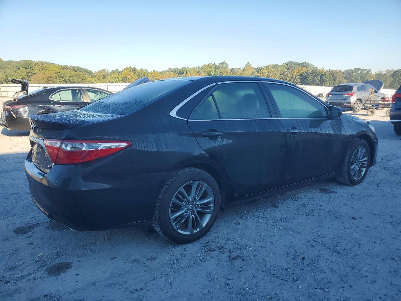2017 Toyota Camry Se - Фото 3