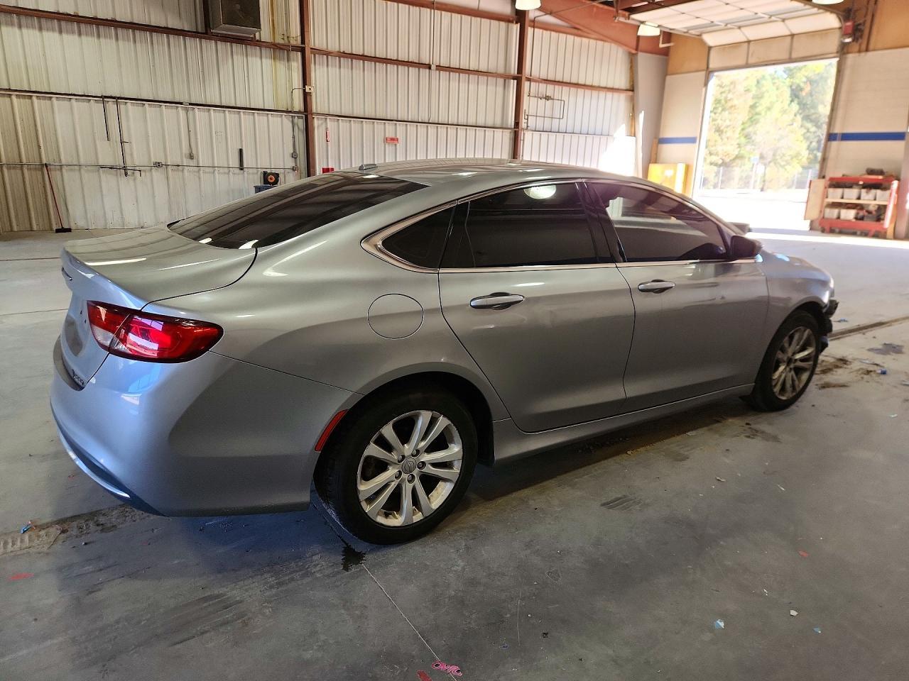 2015 Chrysler 200 Limited - Image 3