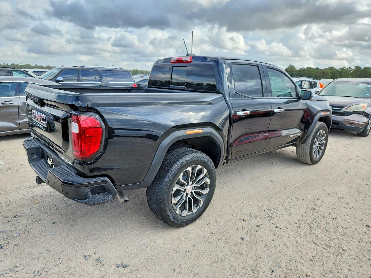 2025 GMC Canyon Denali - Image 3