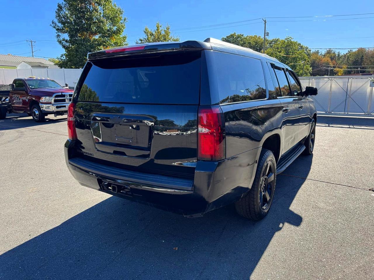 2017 Chevrolet Suburban K1500 Lt - Image 3