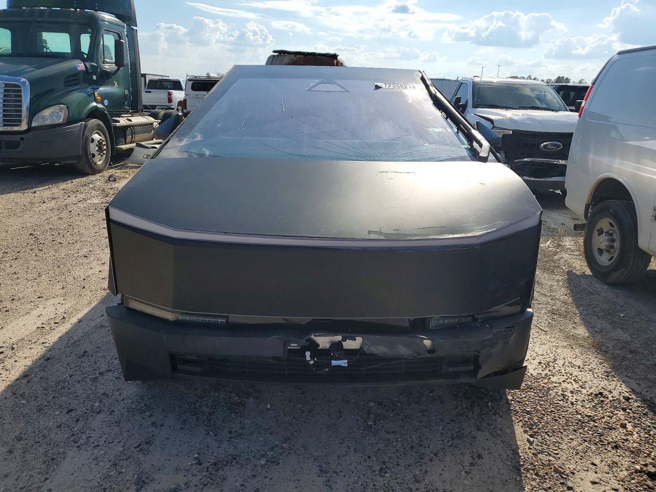2025 Tesla Cybertruck - Фото 5