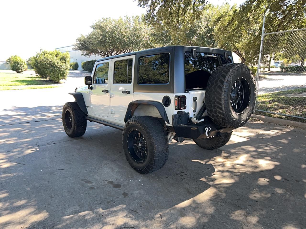 2015 Jeep Wrangler Unlimited Rubicon - Image 3