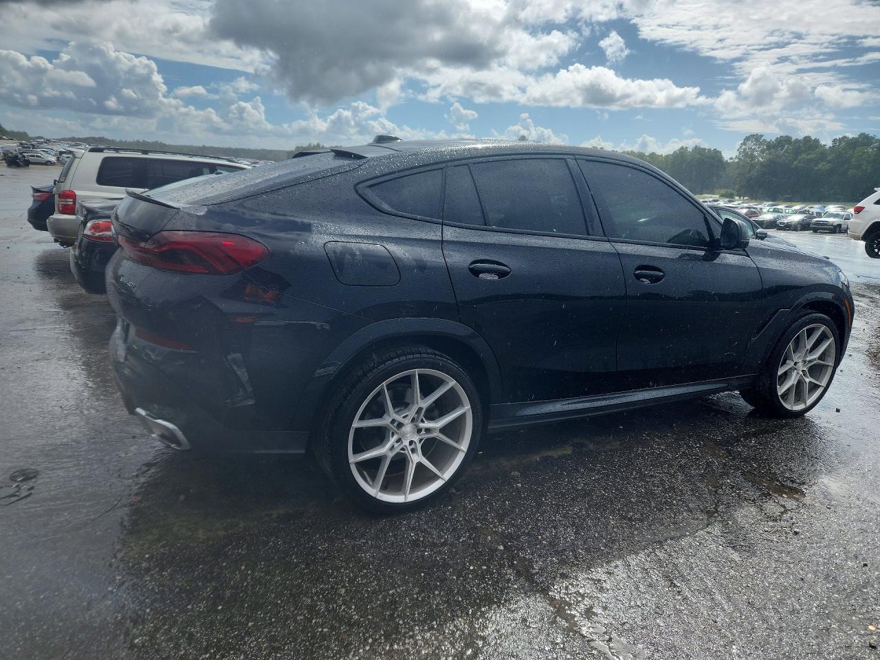 2024 BMW X6 xDrive40I - Image 3