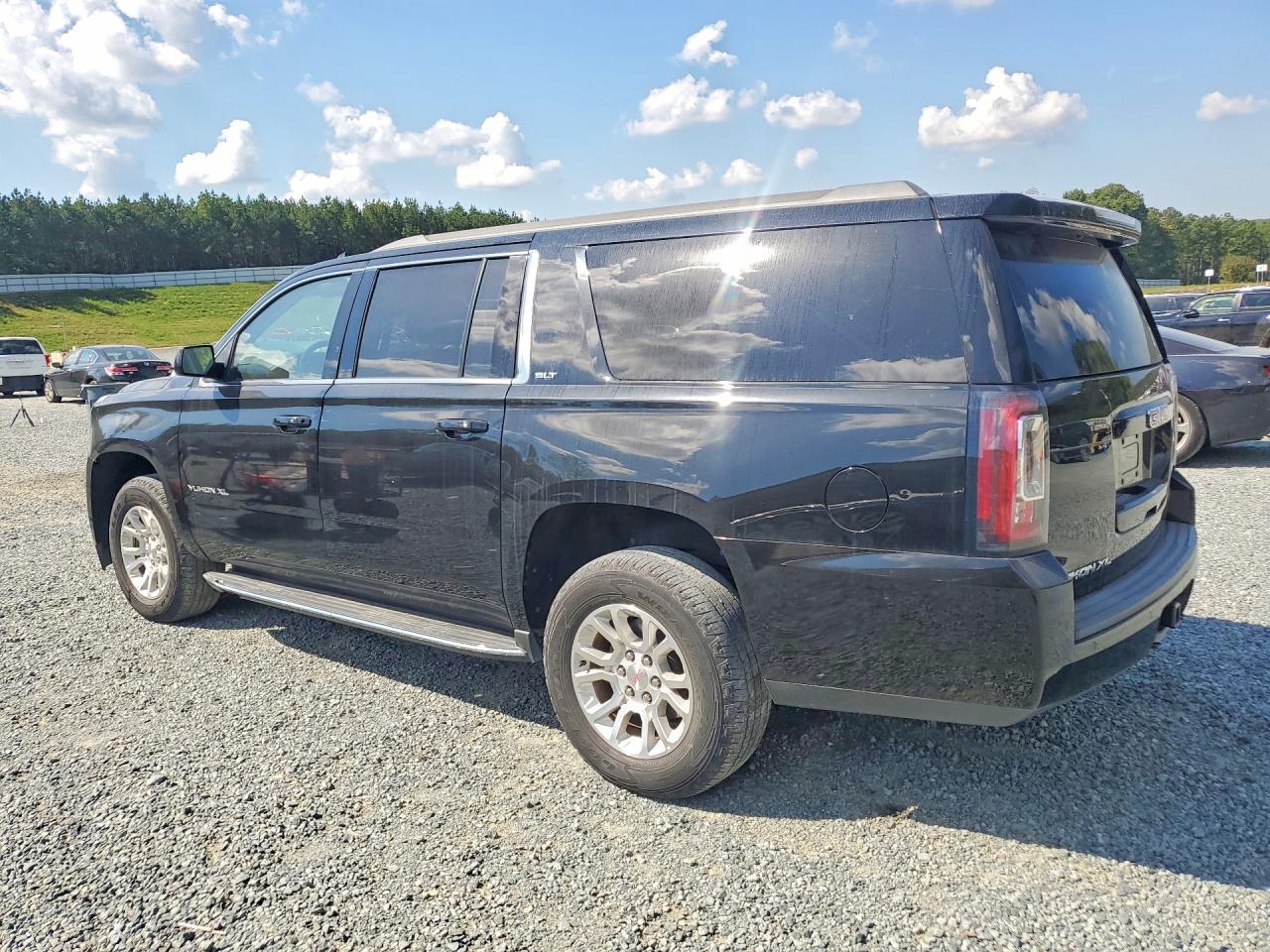 2017 GMC Yukon Xl C1500 Slt - Фото 2