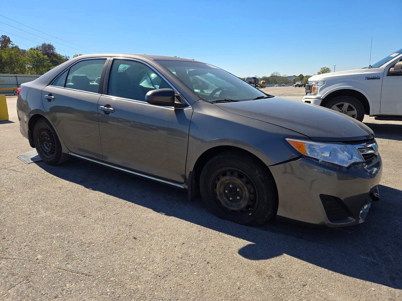 2014 Toyota Camry Le - Image 4