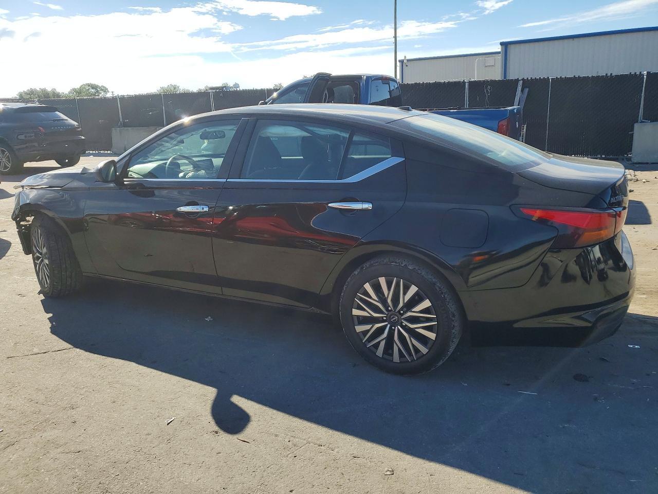 2025 Nissan Altima Sv - Image 2
