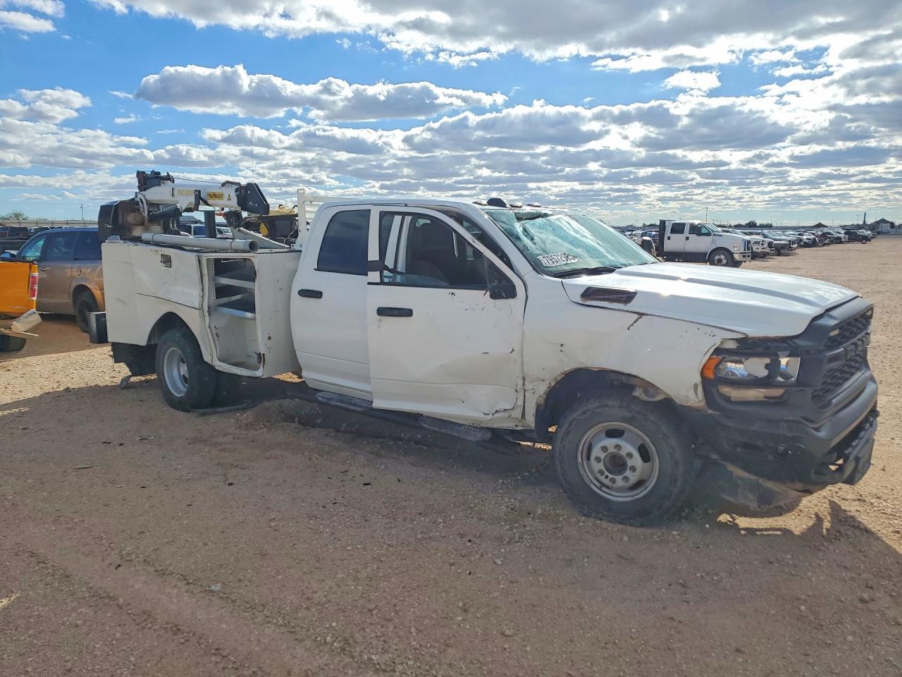 2024 Ram 3500 Utility / Service Truck - Фото 4