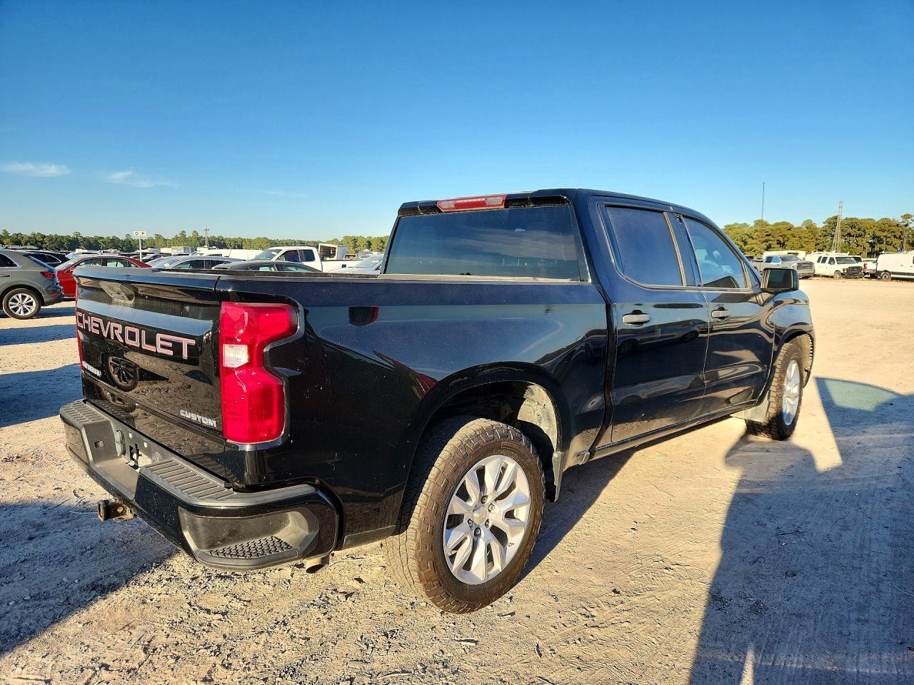 2022 Chevrolet Silverado C1500 Custom - Фото 3